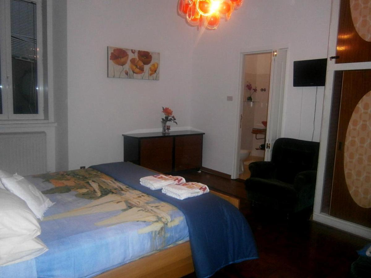 B&B Ametista Trieste Bagian luar foto
